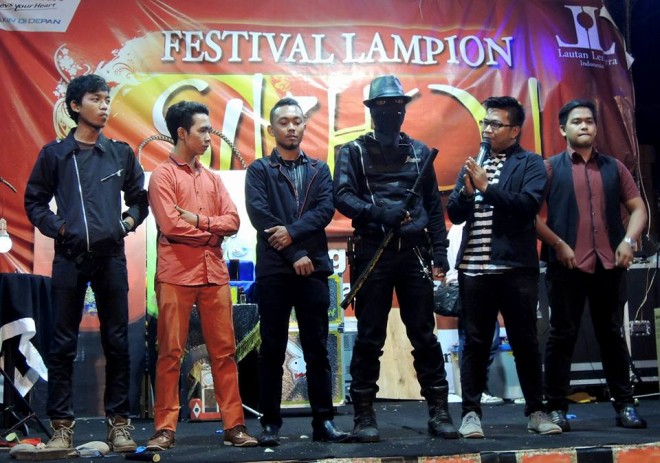 Komunitas Sulap Jambi saat tampil pada acara pestival Lampion beberapa waktu lalu. 